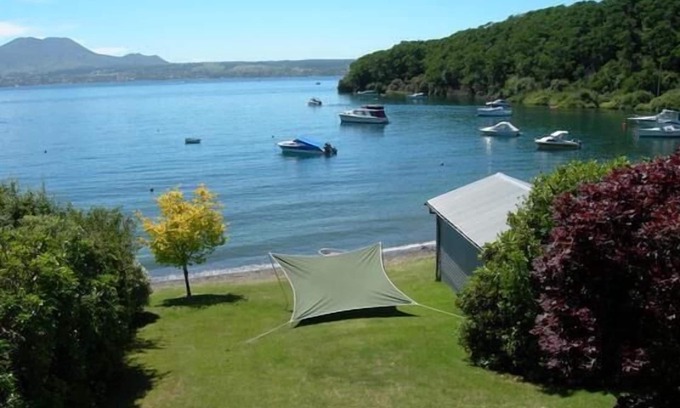 Acacia Bay House | Unique Waterfront Bach. 913 Acacia Bay Road. Taupo