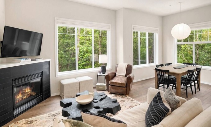 Bellevue House | Unit 4 One Central · Newly Remodeled Executive Home - Unit 4