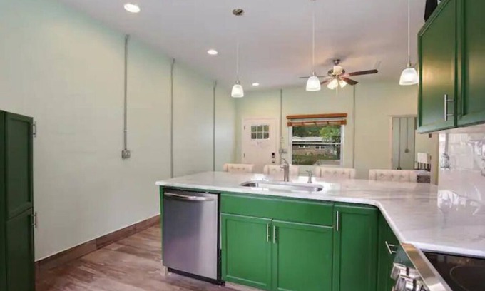 Maitland House | Unit A Cheerful 2 Bedroom