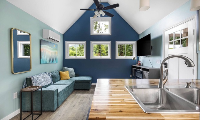 Skyland House | Unleash the Adventure with hot tub. Pet-Friendly!