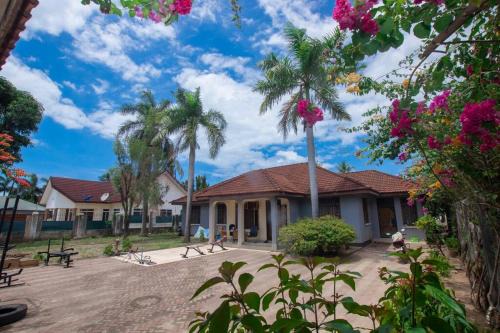 Mlingotini House | Ununio Beach Holiday Home