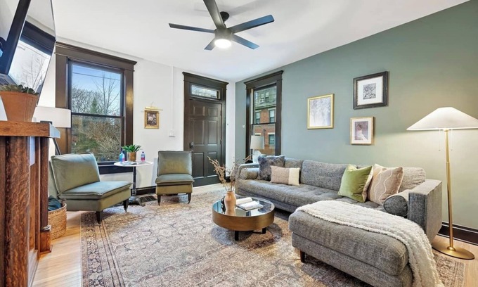 German Village Apartment | Unwind and relax in this picturesque German Village hideaway. Perfect for small groups!