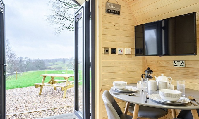 East Haddon Cottage | Unwind in a relaxing a fun accommodation in a beautiful rural setting.