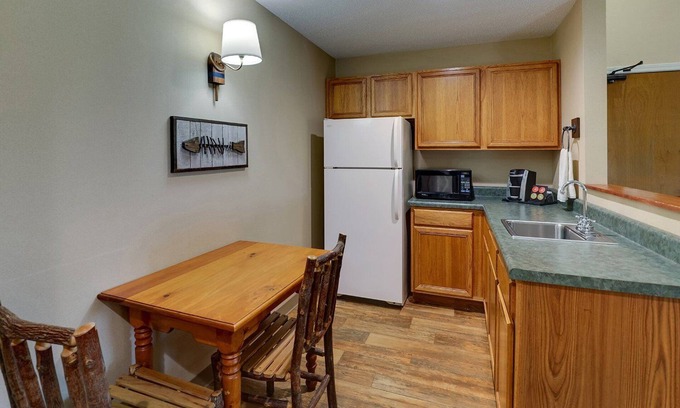Peoria Hotel | Unwind in Award-Winning Style: Scenic Views & Cozy Stays | 2 Units
