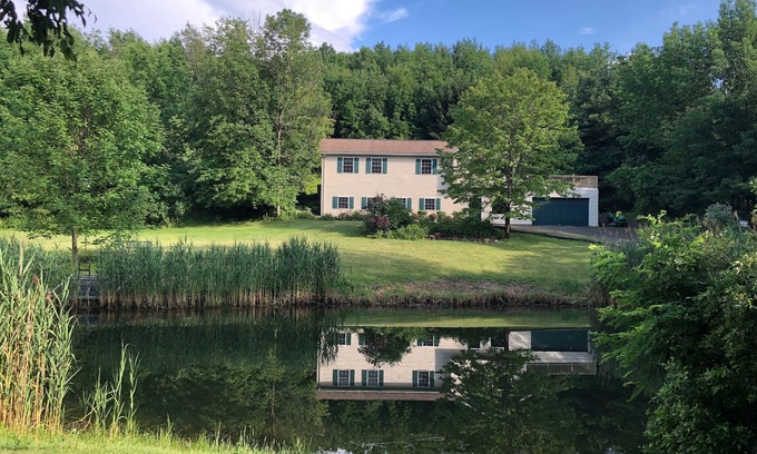 Bloomfield House | Unwind in Bristol, NY