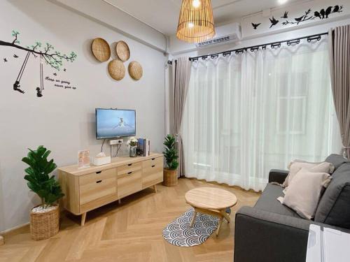 Talat Yot Apartment | Unwind in oldtown, private floor, near Grand Palace