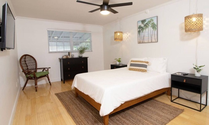 North Beach House | *Update * New Game Room, near Navy Base and Beach!