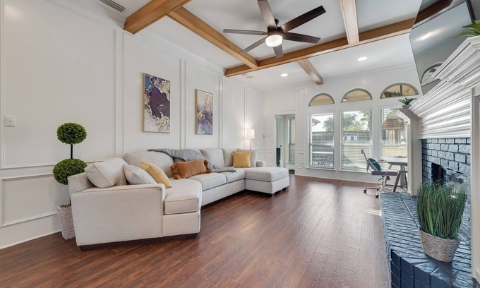 North Central Carrollton House | Updated 4 Bedroom with pool Near Park off Hebron