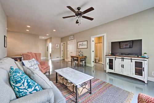 Bowling Green Apartment | Updated Apt 1 Mi to Western Kentucky University!