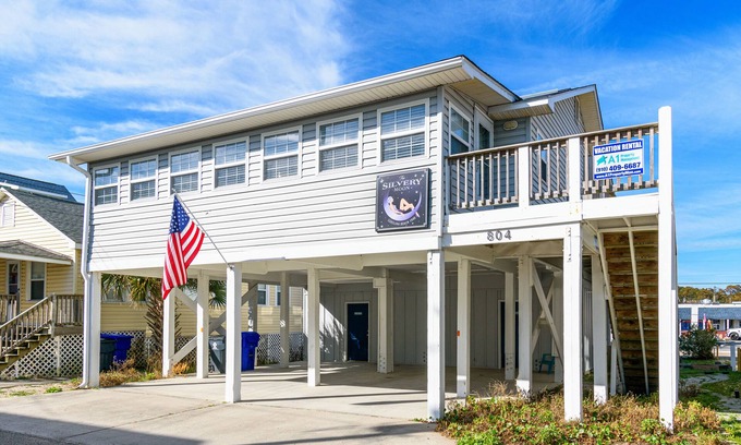 Carolina Beach Cottage | Updated beach cottage, ocean views. Tons of Outdoor Space!