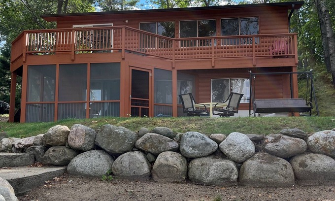 Breezy Point Cabin | Updated Cabin on Lake Ossawinnamakee w/Paddle Boards & Peddle Boat!