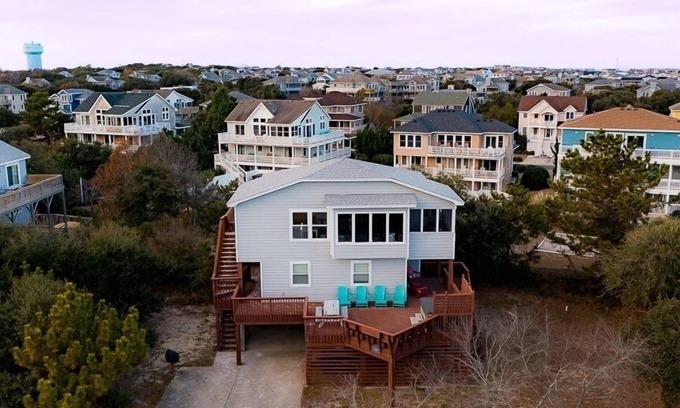 Duck Cottage | Updated, cozy cottage in Duck – 4 bedrooms, in town & oceanside w/views!