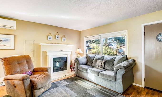 Gearhart Cottage | Updated Dog-Friendly Cottage with Outdoor Firepit, Five Blocks from the Beach