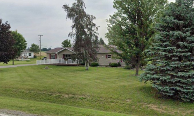 Flushing Township House | Updated family friendly home just outside of downtown.