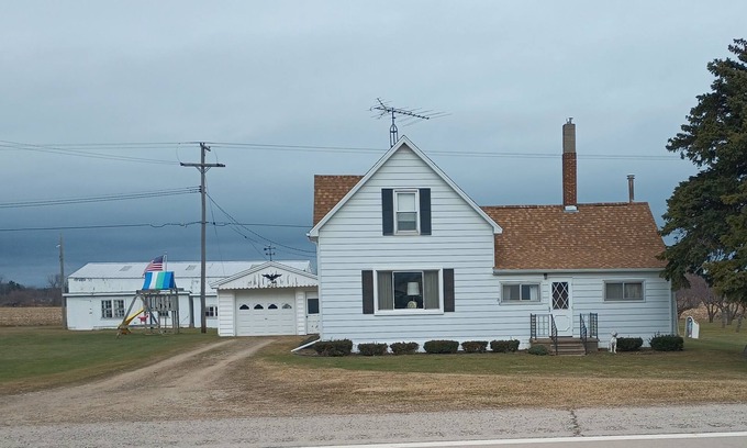 Port Austin House | Updated farmhouse with close access to all attractions