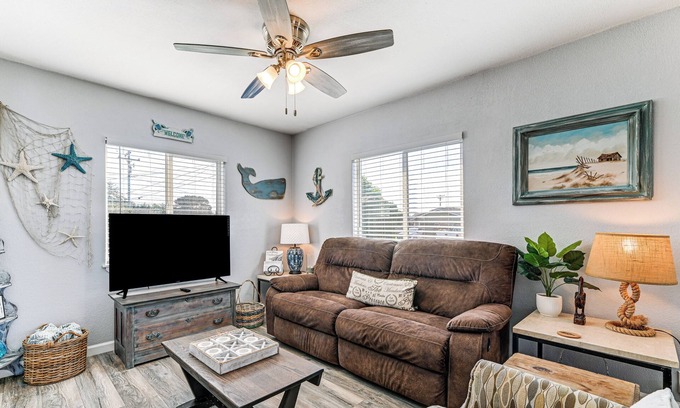 Crescent City North House | Updated Home 2 Mi to Beach in Crescent City!