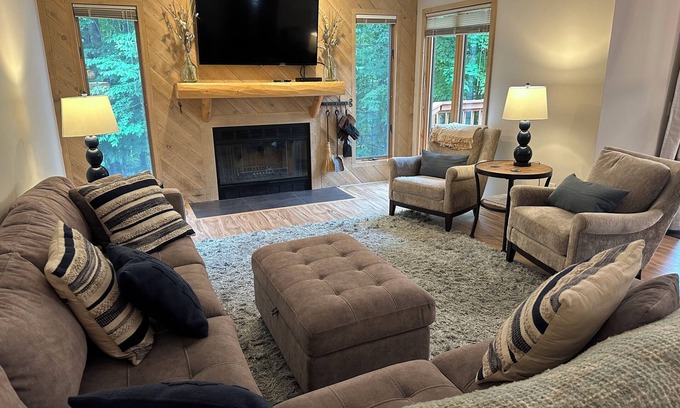 Harbor Springs Condo | Updated Phase 2 Hideaway Valley Condo Nestled in the Woods