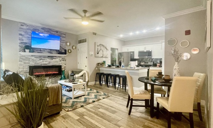 Seminole Condo | UPDATED REMODELED CONDO- NO STAIRS 2 MILES TO THE BEACH! PETS ok! HEATED POOL