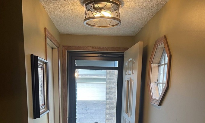 New Brighton House | Updated townhouse gem in Minneapolis suburb