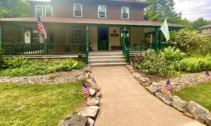 Eagles Mere House | Updated Traditional Cottage