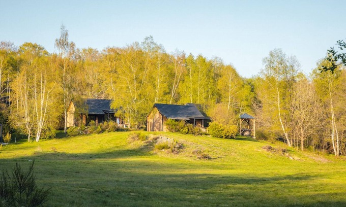 Champs-sur-Tarentaine-Marchal Hotel | Upmarket CABANE-Lodge with PRIVATE SPA near LACS D'AUVERGNE