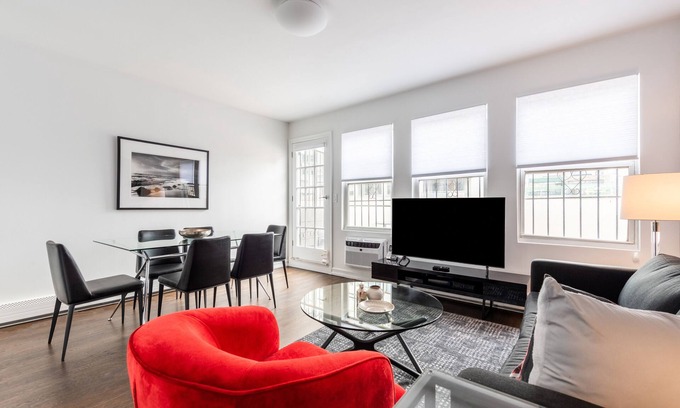 Upper East Side Apartment | Upper East Side Two Bedroom in Great Location