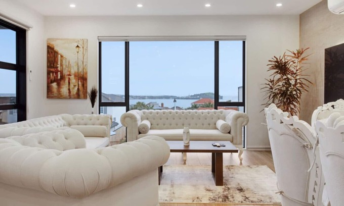 Orakei House | Upscale Abode with Lift, Sea and Skyline Views