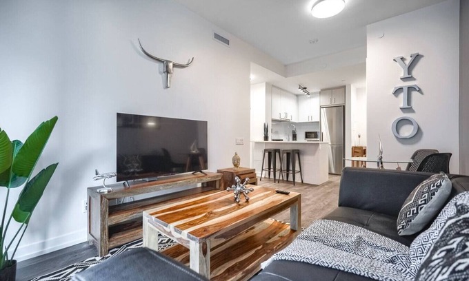 Church and Wellesley Apartment | Upscale 1BR Apt with Stunning Views, near CN Tower