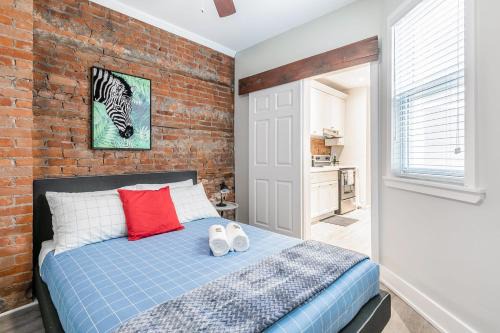 Central Hamilton Apartment | Upscale 2BR Condo with Netflix - Prime Location
