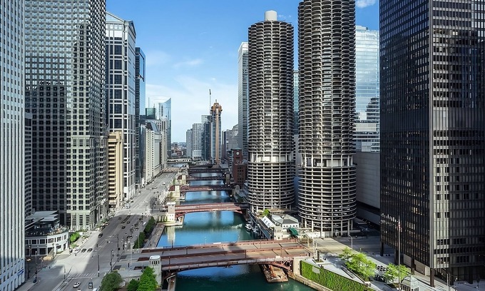 Streeterville House | Upscale City Center Stay | Prime Locale | City Views | Pets Allowed