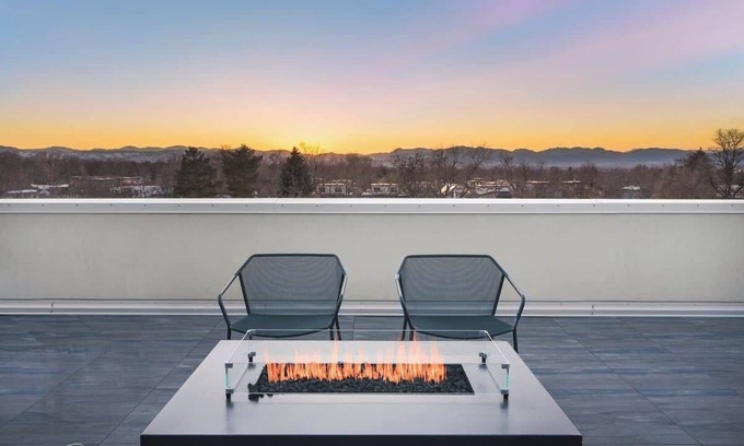 Berkeley Hotel | Upscale Flat with Rooftop Patio & Mountain Views!