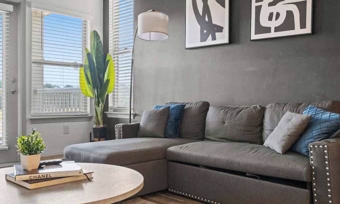 Charlotte Apartment | Upscale King 2BR Suite Mins to Uptown Charlotte!