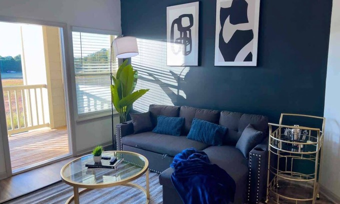 Charlotte Apartment | Upscale King 3 Bed Suite to Uptown Charlotte!