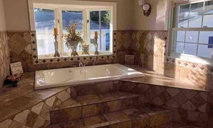Iron Mountain House | Upscale & quiet great for remote work in town