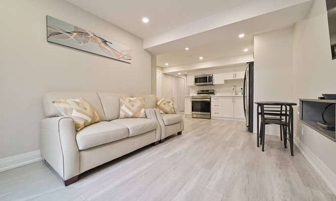 Hurontario Apartment | Upscale Space - 5 min from Square One
