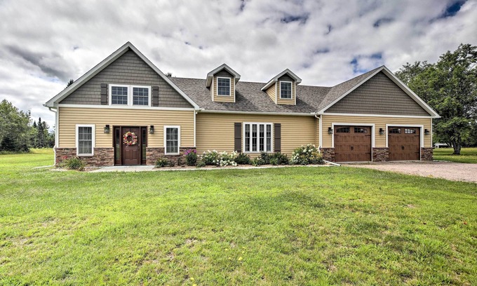 Owls Head House | Upstate Hideaway w/Hot Tub, 13 Mi to Malone!
