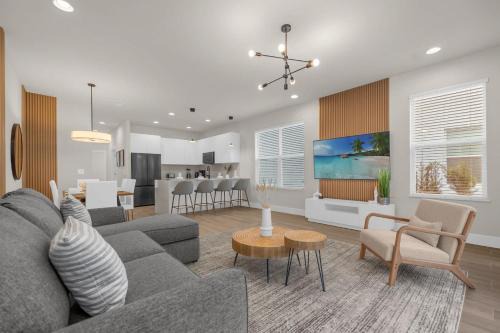 Four Corners House | Upstay - Modern Home New Development w Pool