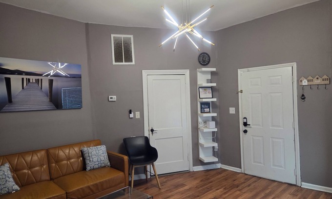 Charlotte House | Uptown Charlotte! Hi-speed wifi and pet friendly!