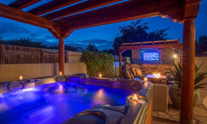 Uptown House | Uptown-No Cleaning Fee-Hot Tub-Putting Green-Firepit-Outdoor Kitchen