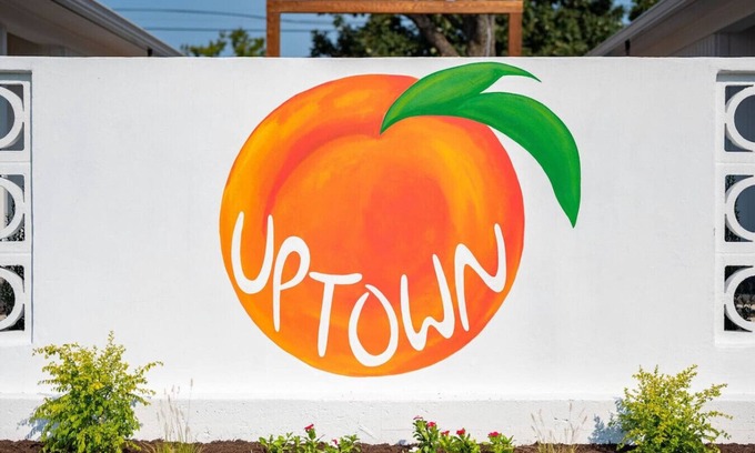 Austin Ave. Condo | Uptown Peach ~Suite Minutes from Magnolia + Baylor