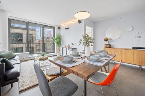 Gastown Apartment | Urban 2BR Apartment with Balcony in Downtown Vancouver