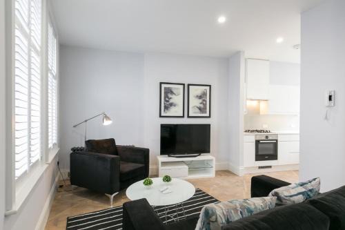 Chinatown Apartment | Urban Chic - Shaftesbury