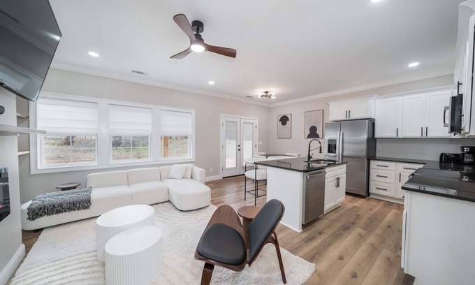 Iuka House | Urban Stylish Escape to Pickwick Lake