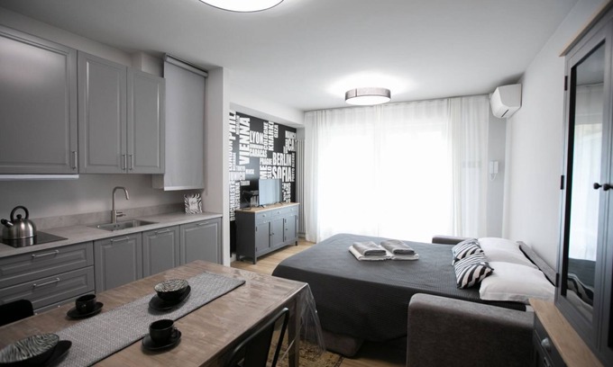 Borgo San Leonardo House | Urban Zebra Modern Studio in Donizetti Residence