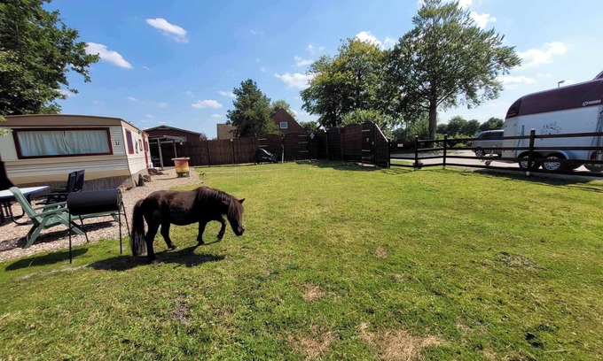 Fahne House | Urlaub mit Ponies und Campingflair
