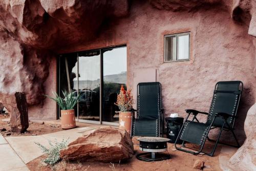 Moab House | Beautiful Cave by the Colorado River with Stunning Canyon Views for a Unique Adventure in Moab, Utah