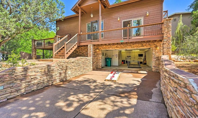 Payson House | Log Cabin in Payson with Deck, Mtn and Creek Views