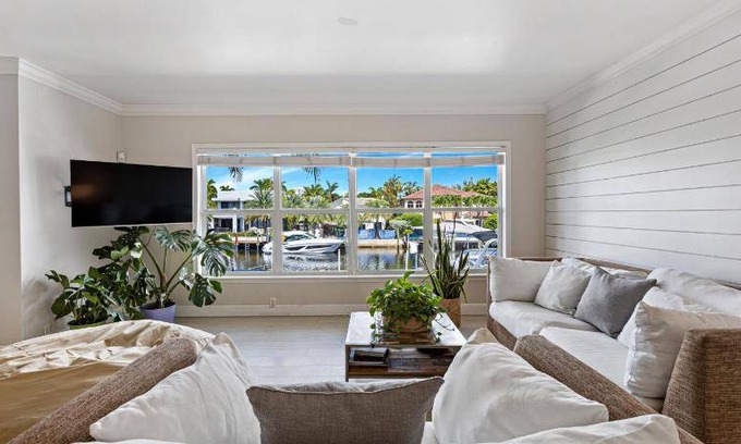 Hendricks and Venice Isles Apartment | 177 m² Apartment ∙ 3 bedrooms ∙ 6 guests
