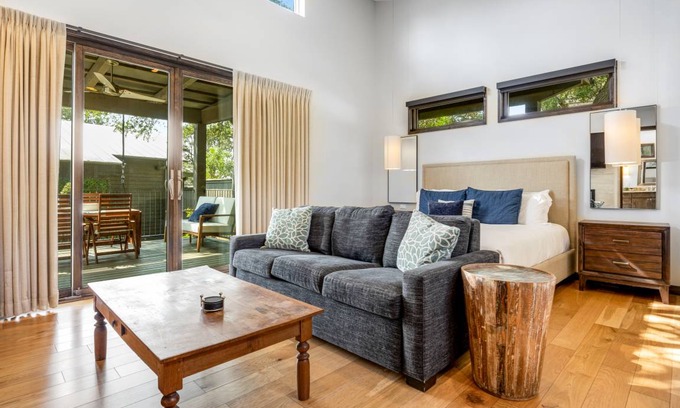 Spicewood Cabin | 49 m² Cabin ∙ 1 bedroom ∙ 3 guests