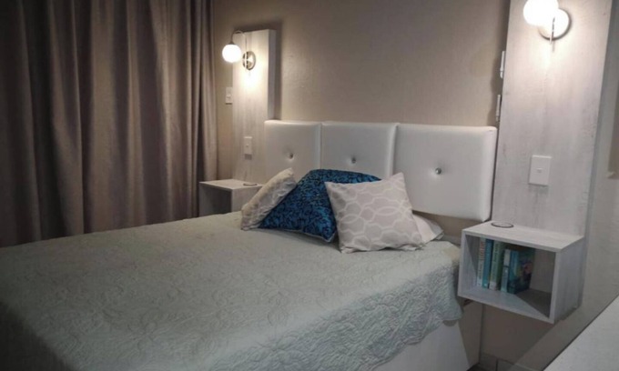Manaba Beach Apartment | Uvongo Chalet 11 Room 289